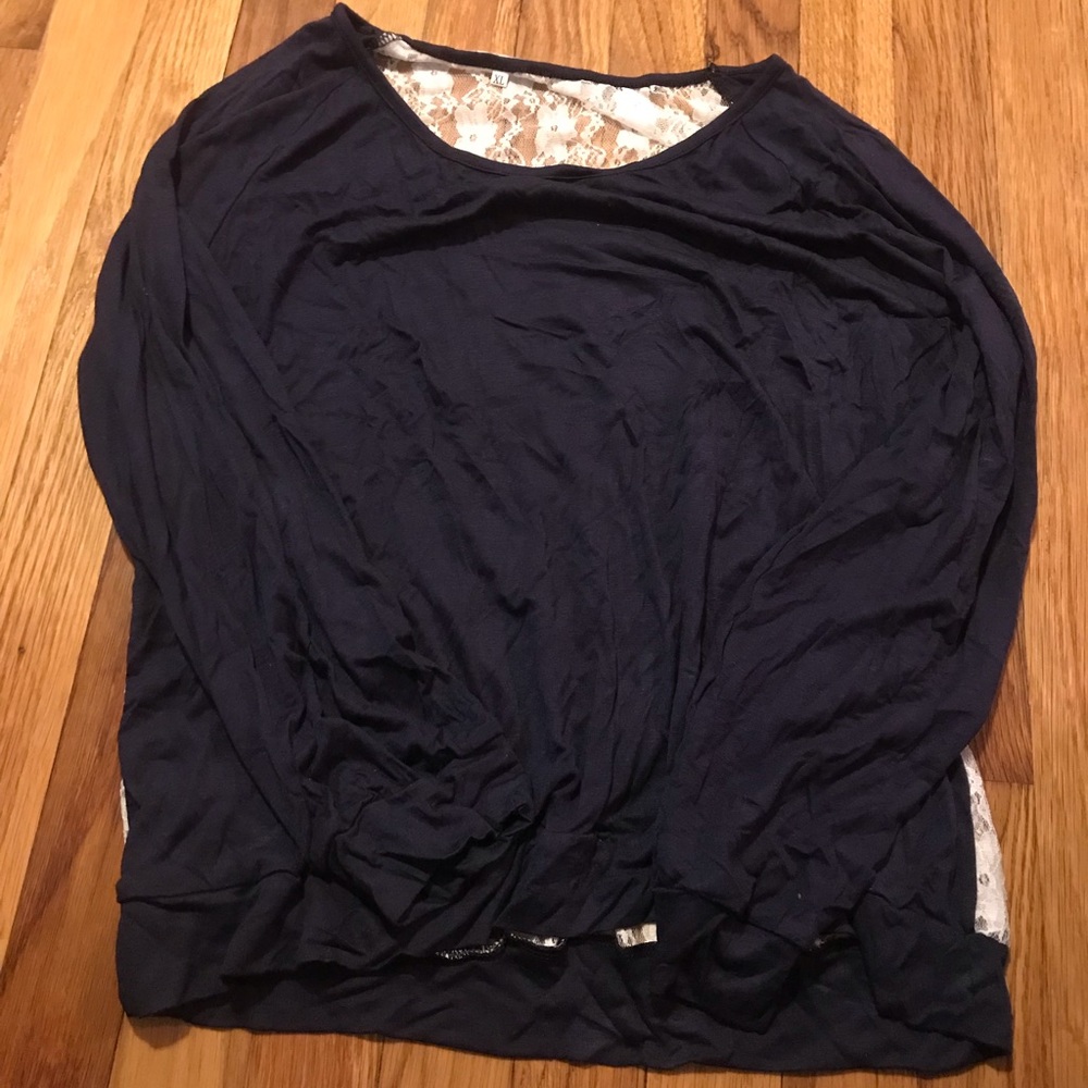 4/$28 NWOT Soft Top with Floral Lace Back